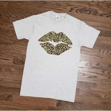 Leopard Lips t-shirt Ribbed Striped Patterned