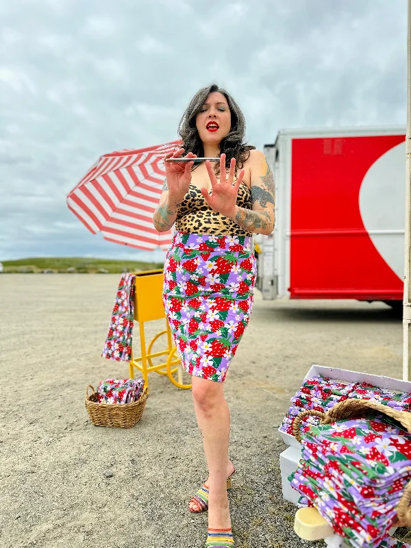 Wiggle Skirt Berries midi skirt versatile